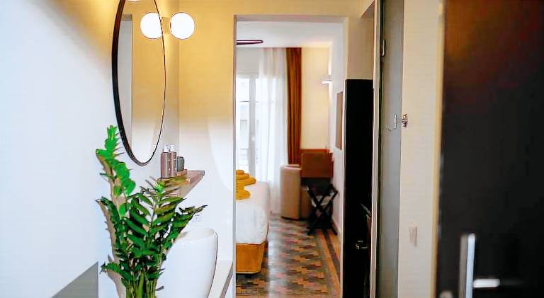 Holiday apartment with terrace | Close to Syntagma Square | Good for workation | Pets allowed — photo 2