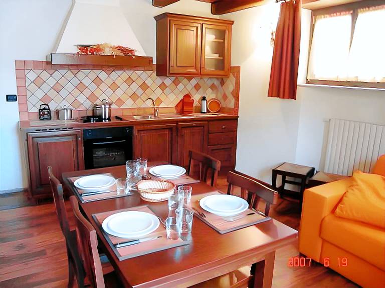 Serviced apartment with patio — photo 5