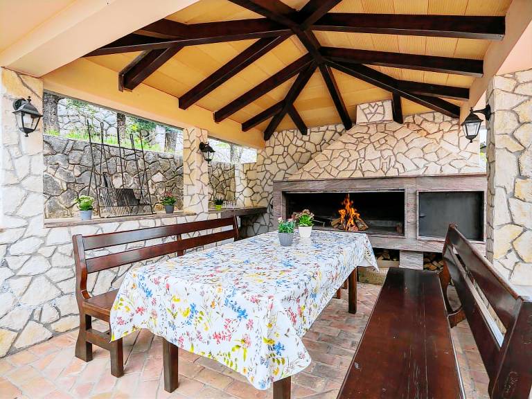 Fully equipped lovely vacation home with yard, pool & BBQ | Pets are welcome — photo 3