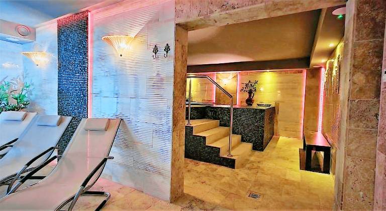 Serviced apartment with patio, hot tub & sauna — photo 5