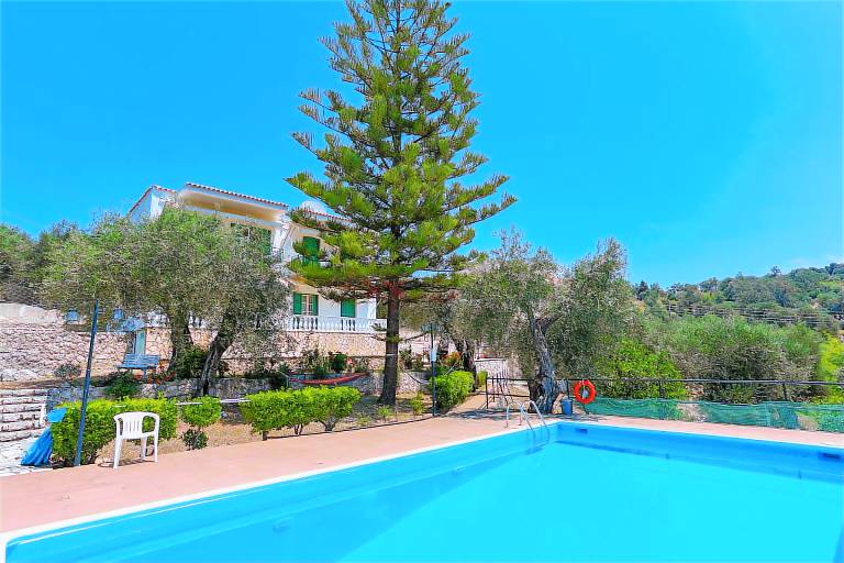 Ferienwohnung  Karniaris