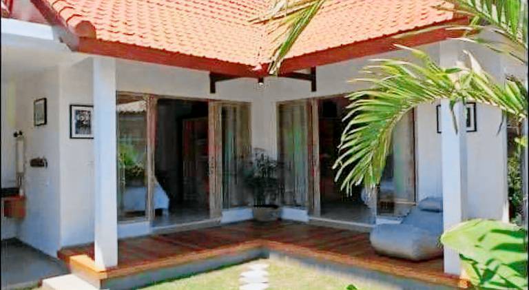 Villa with pool — photo 3