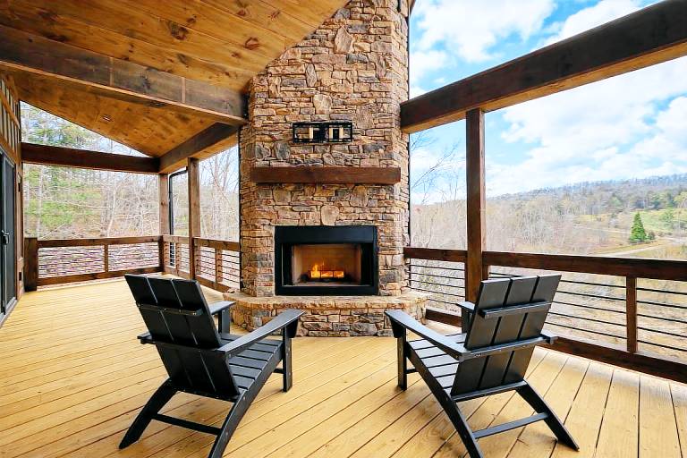 Family-oriented pleasant cabin with barbecue & hot tub | Mountain view | Dogs allowed in Blue Ridge, GA