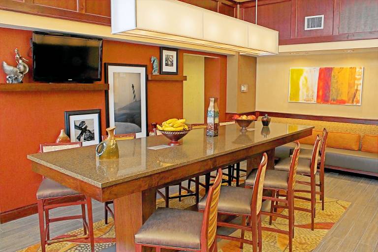 Hampton Inn & Suites Norfolk-Airport — photo 4