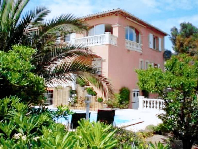 Rental apartment with yard, pool & patio | Beach nearby | Dogs allowed — photo 2