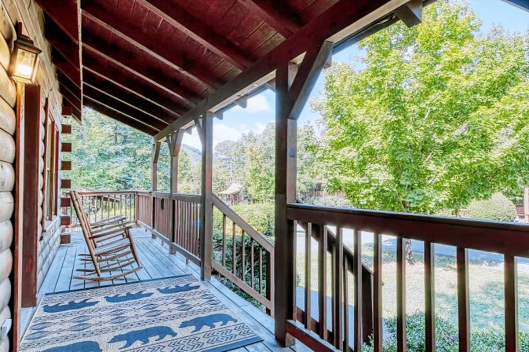 Family-oriented pleasant cabin with pool, terrace & barbeque | Mountain view | Dogs allowed — photo 4