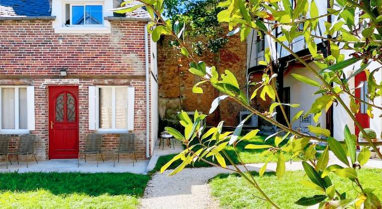 Holiday apartment with terrace & yard | Pet-friendly in Montargis