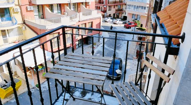 Rental apartment with terrace & yard — photo 5