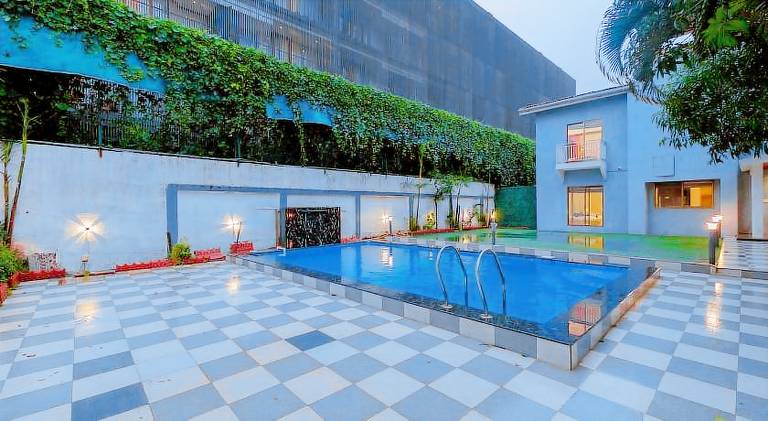 Vacation home with private pool — photo 2