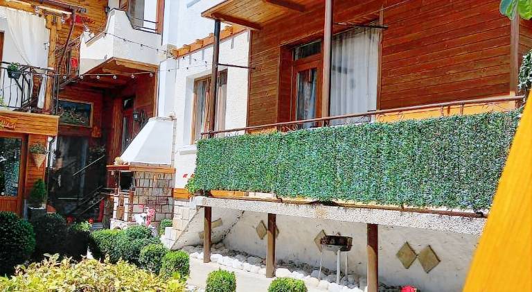 NIKI HOUSE — photo 3