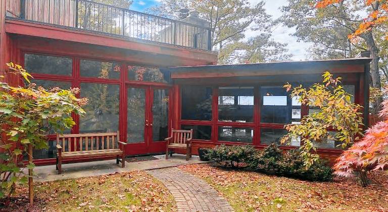 House | Pets are welcome in Traverse City, MI