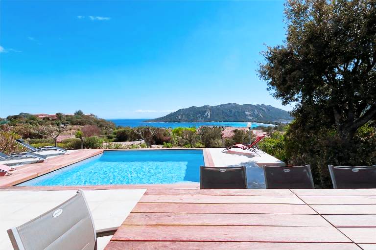 Holiday park with barbecue, terrace & private pool | Nature view — photo 4