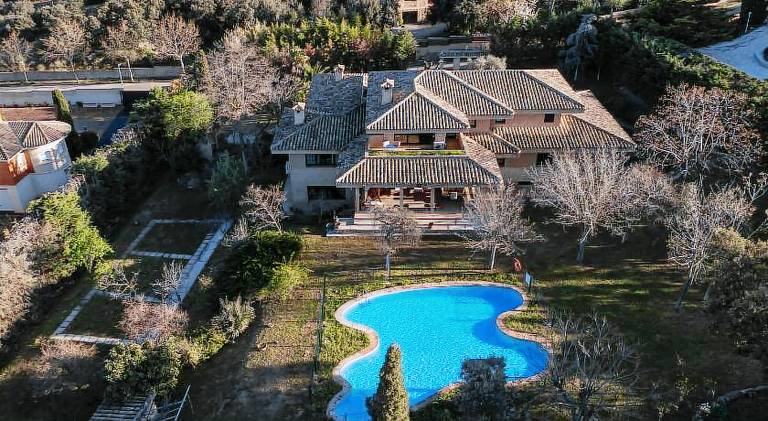 Fully equipped nice villa with yard, private pool & BBQ | Good for workation | Dogs allowed in Toledo