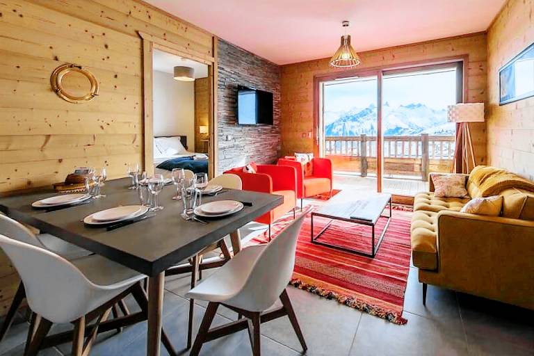 Holiday apartment with yard in Fontcouverte-la-Toussuire