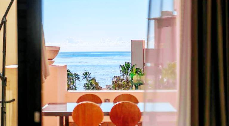 Holiday apartment with pool & hot tub | Beach nearby | Pets are welcome in Estepona
