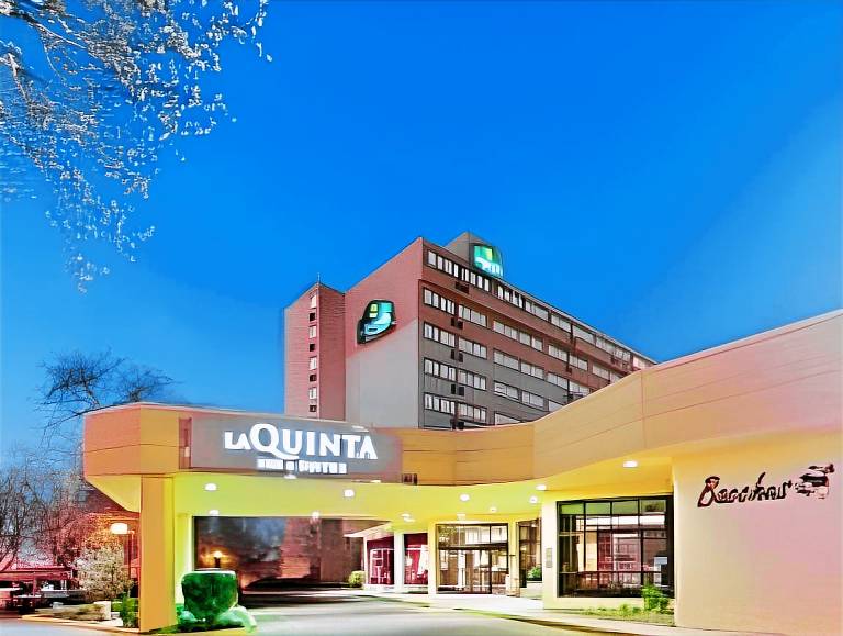 La Quinta Inn and Suites by Wyndham Secaucus Meadowlands in Secaucus, NJ