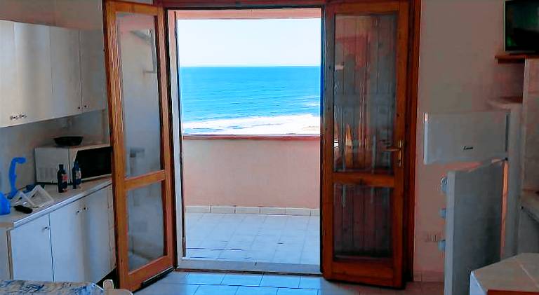 Apartment with barbecue & patio — photo 4