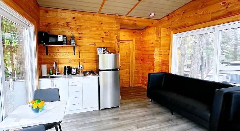 1-bedroom Unique Eco Log Cabins in Parry Sound 104 — photo 4