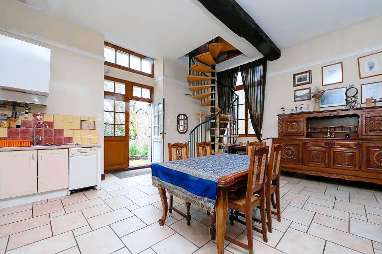 Vacation home with terrace, BBQ & garden | Garden view — photo 4