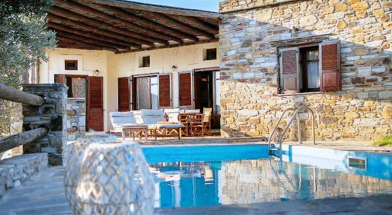 Villa with garden, terrace & private pool | Suitable for remote work in Andros