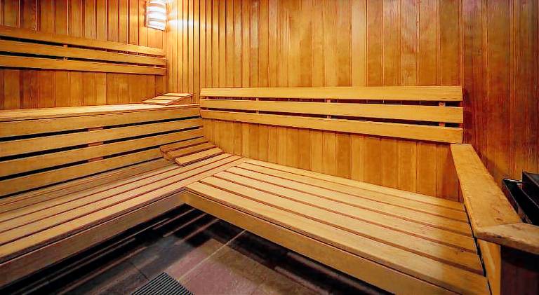 Apartment with hot tub — photo 4