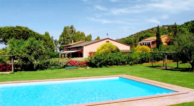 Farm with pool — photo 5