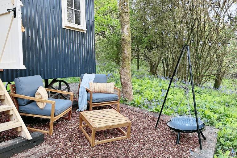 Shepherd's Hut - Sleeps 2 - Pet friendly - Parking — photo 5