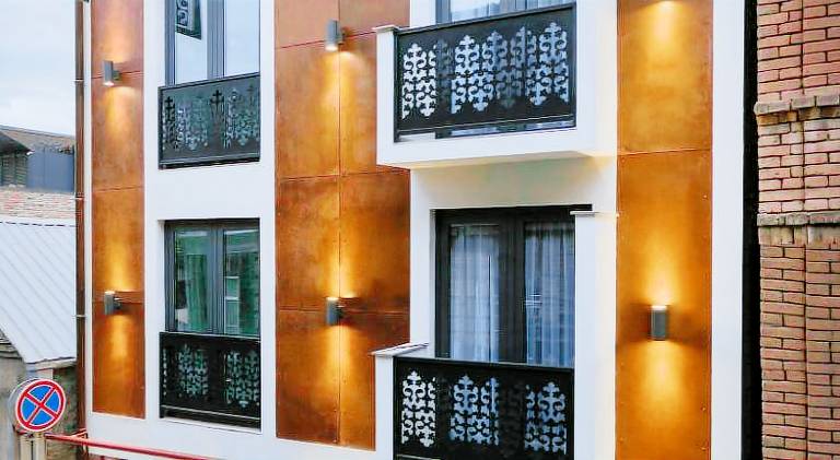 Nice serviced apartment with patio | Next to Old Tbilisi | Dogs allowed — photo 3