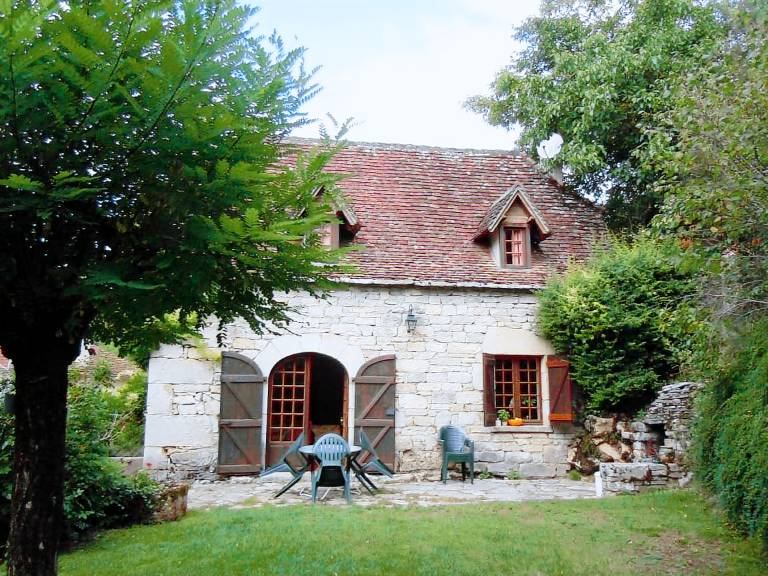 Gite with patio, grill & yard — photo 2