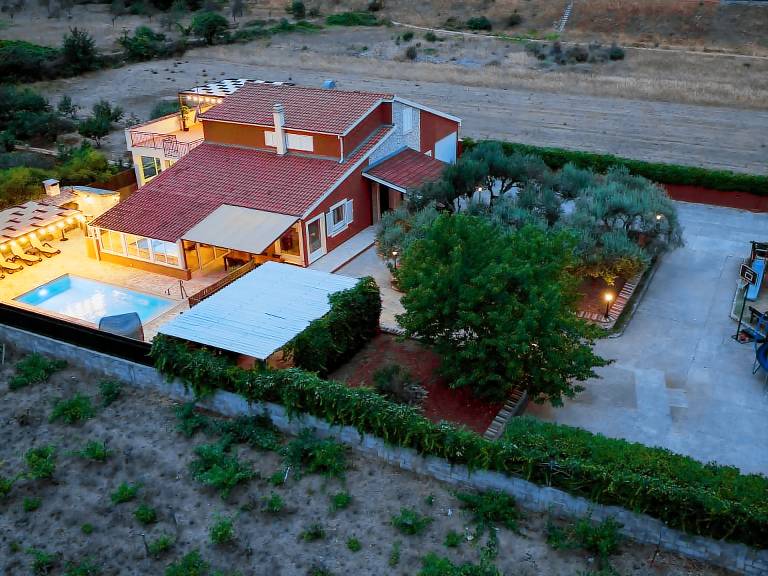 House with BBQ, private pool & patio | Mountain view — photo 5