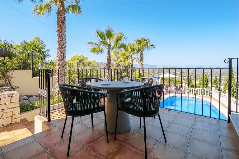 Beautiful villa with private pool, grill & patio | Pet-friendly — photo 3
