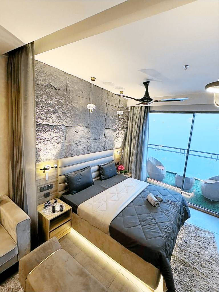 Wonderful apartment with pool | Suitable for remote work | Pet-friendly in Noida