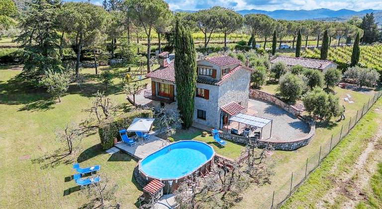 Villa with BBQ, patio & private pool — photo 4