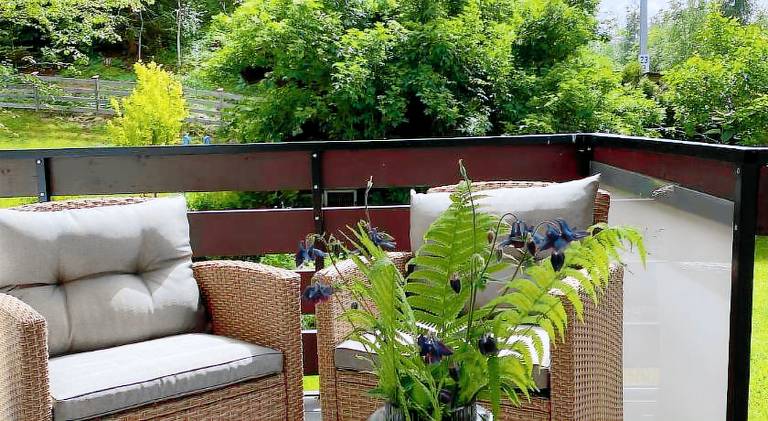 Rental apartment with patio & yard — photo 4