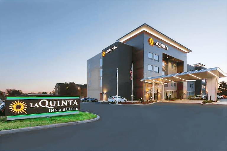 La Quinta Inn & Suites by Wyndham Terre Haute