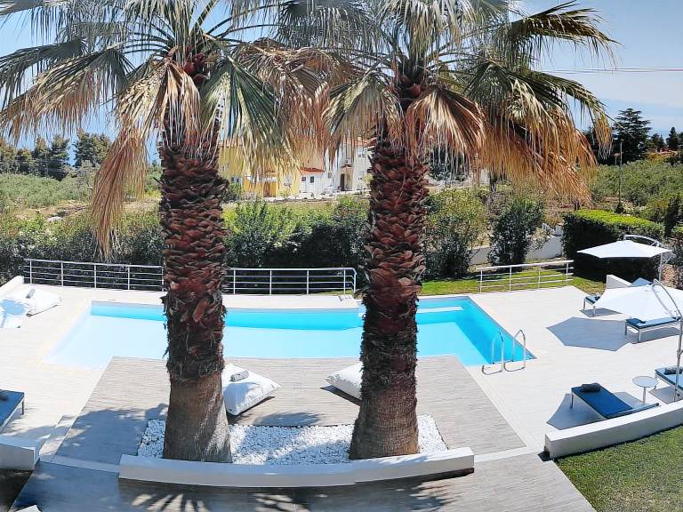House with private pool & barbeque — photo 2
