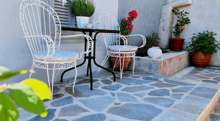 Holiday apartment with patio & yard — photo 4