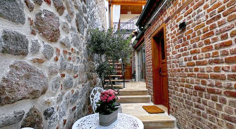 Villa with yard & terrace | Perfect for remote work — photo 5