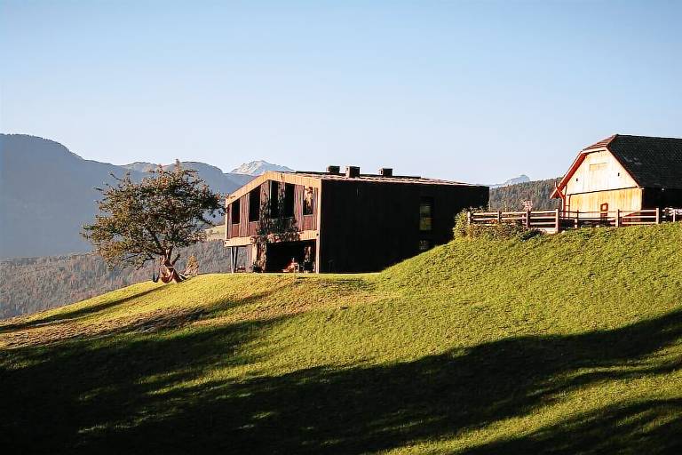Vacation home with terrace & garden — photo 2