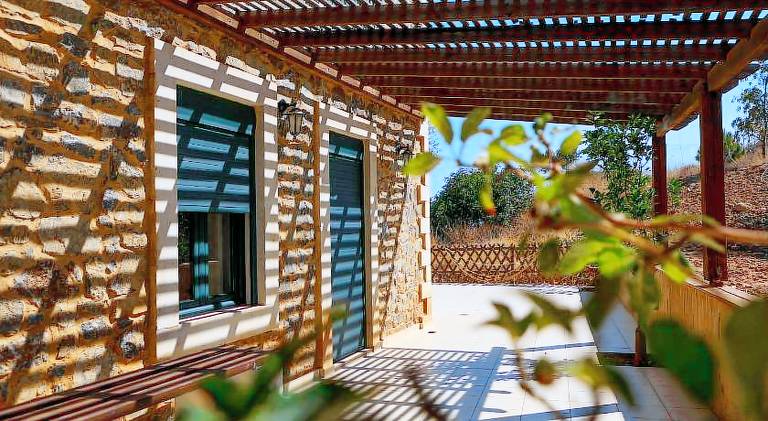 Villa with pool, BBQ & hot tub | Perfect for remote work — photo 5