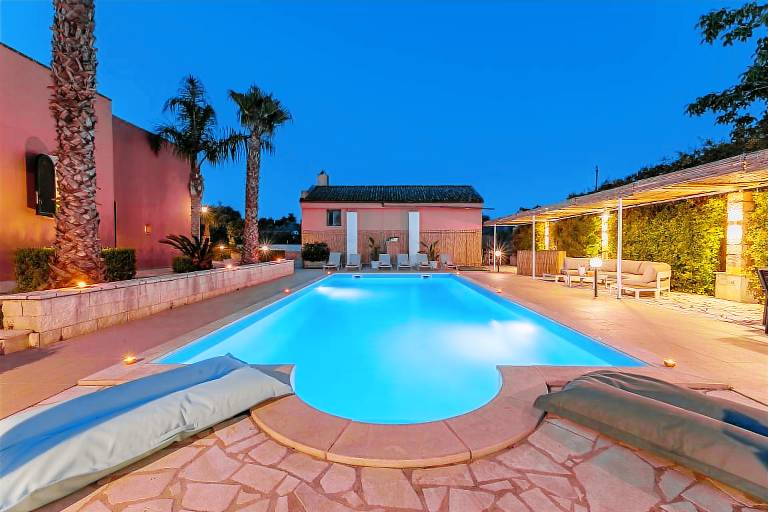 Fully equipped beautiful villa with grill, yard & private pool | Dogs allowed — photo 5