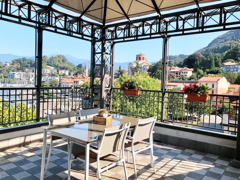 Apartment with fast internet & patio | City view — photo 2