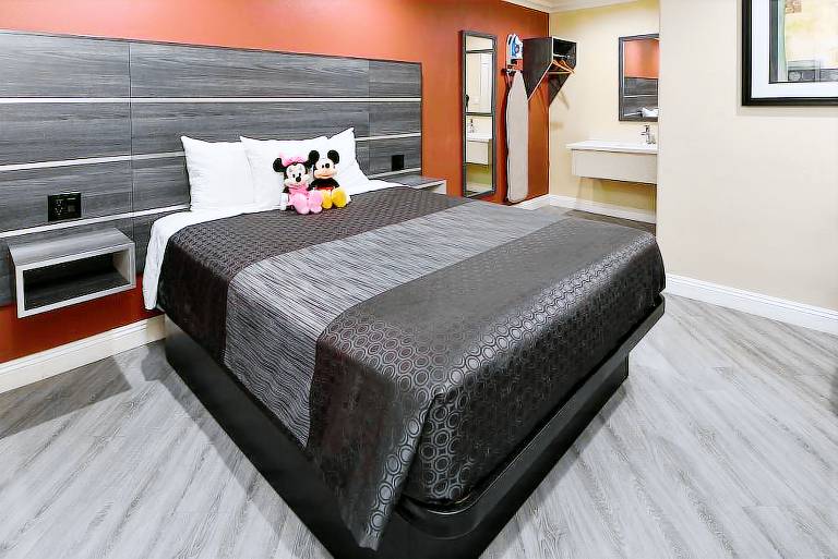 Motel  Southwest Anaheim