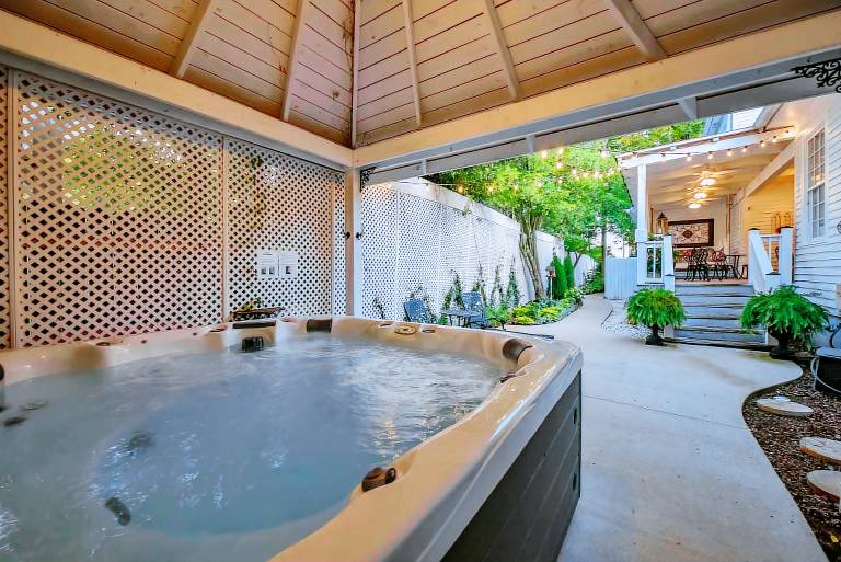 Wisteria Suite - Bama Bed and Breakfast in Tuscaloosa, AL