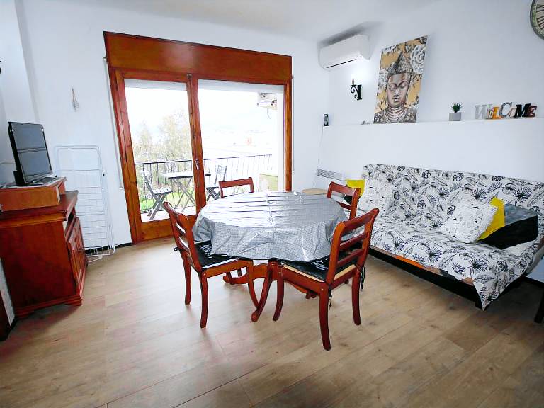 Apartment with 2 rooms for 5 persons — photo 4