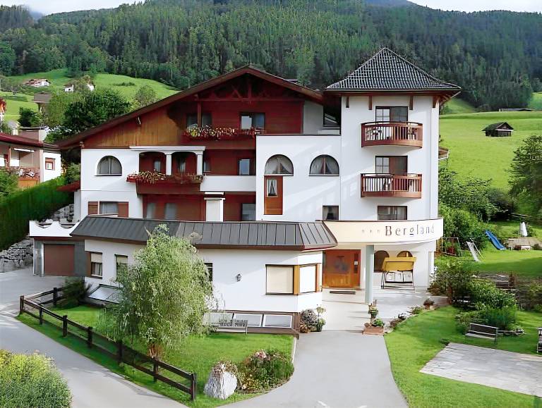 Ferienhotel Bergland in Sankt Leonhard im Pitztal