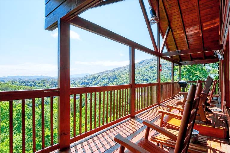 Cabin with private pool — photo 4