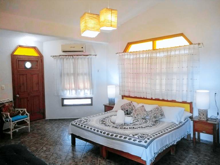 Small luxury hotel, Hideaway near Acapulco on the beach — photo 2