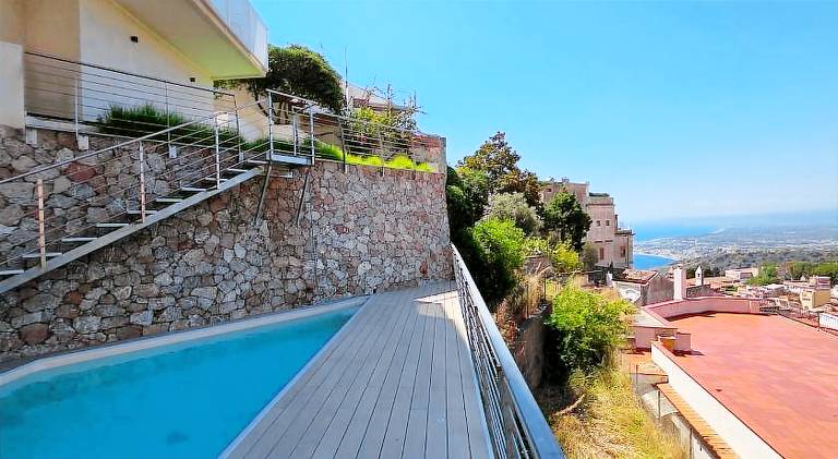 Rental apartment with pool in Letojanni