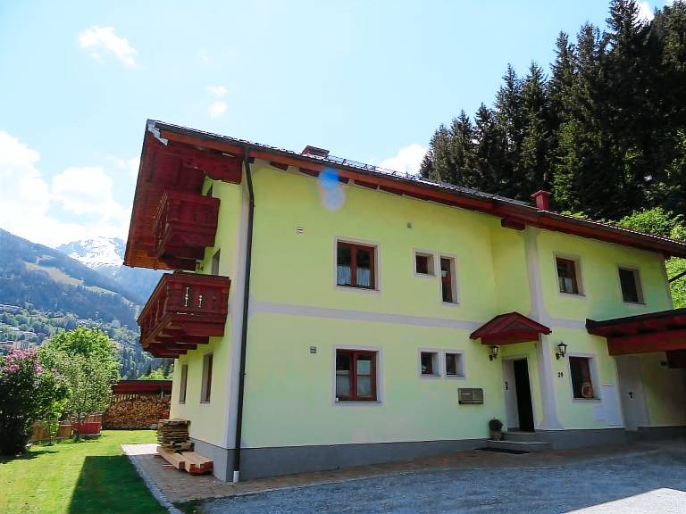 Apartment with garden in Bad Gastein